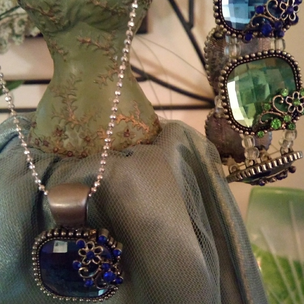 Bundle 2 for $15! Beautiful Jewelry Set!